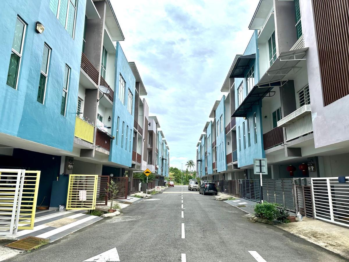 Springfield 3-Storey Cheerful Townhouse #Yoyo Homestay SDK Εξωτερικό φωτογραφία